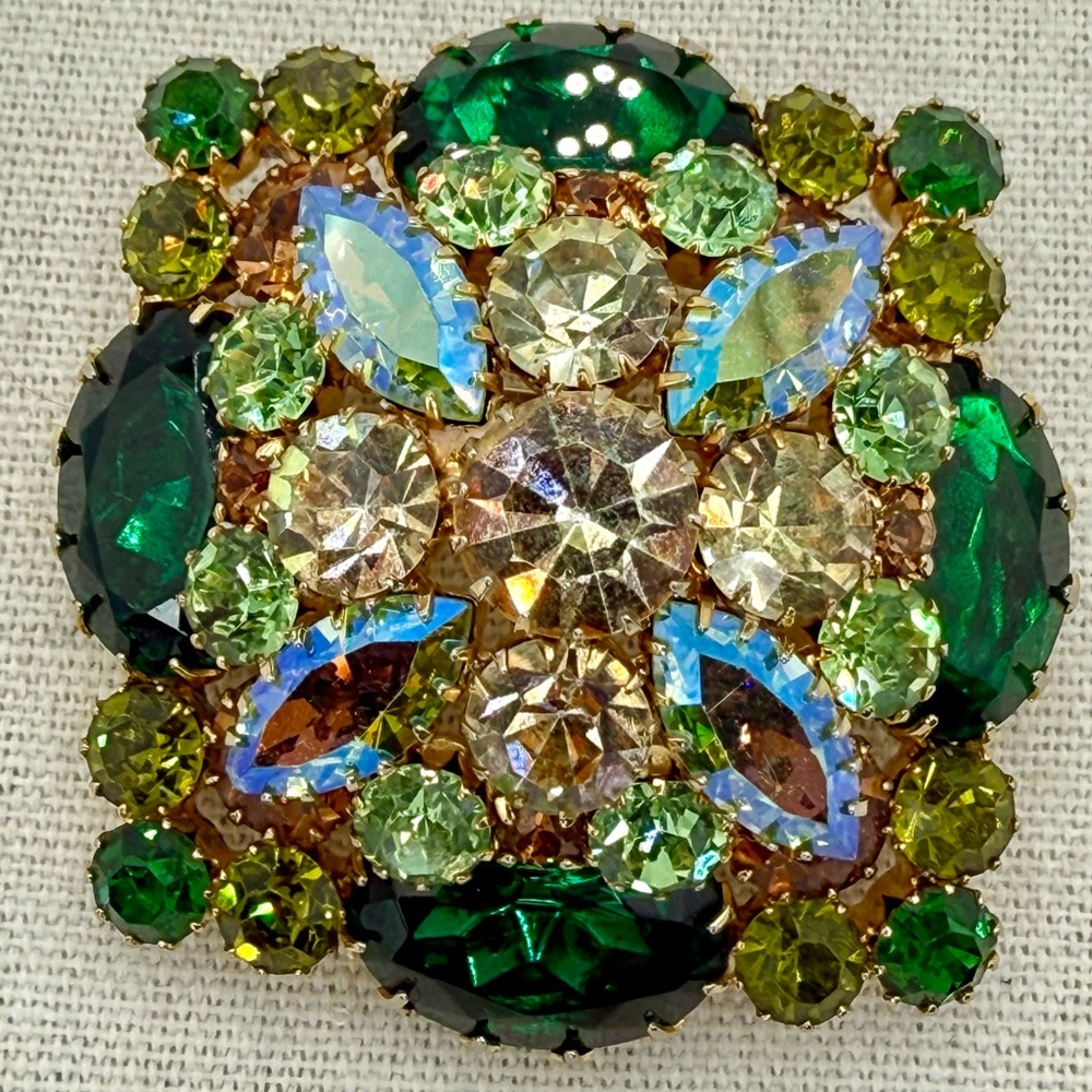 Vintage Juliana Style Green AB Rhinestone Dome Brooch Statement Piece D&E Look - Picture 4 of 17